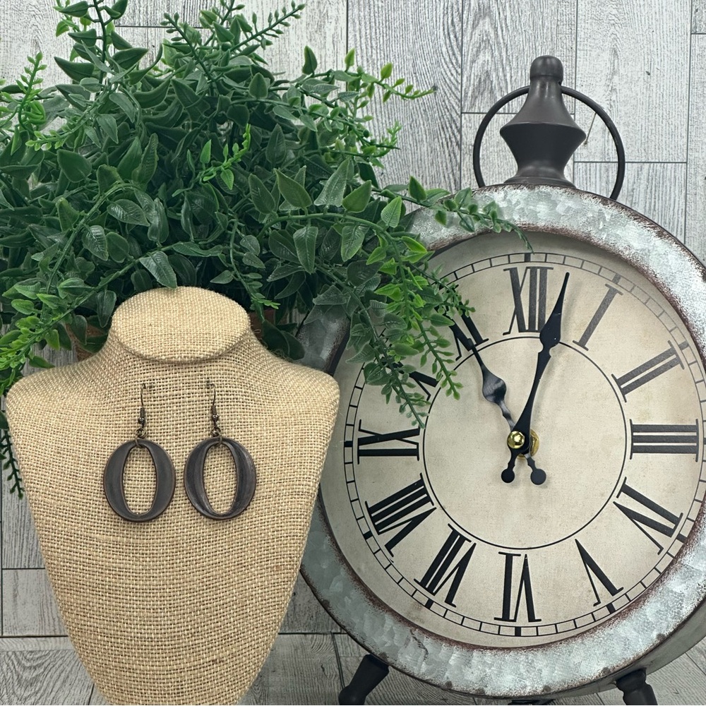 UP SCALE TIME - Classic Oval Drop Earrings